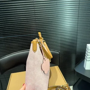 Coach s24149ty Love Pendant Stray HandBags