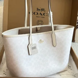 Coach suction buckle single-sided city tote bag