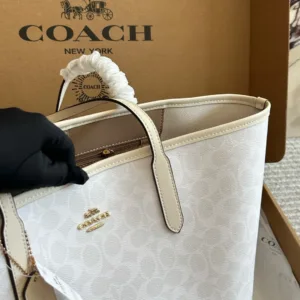 Coach suction buckle single-sided city tote bag