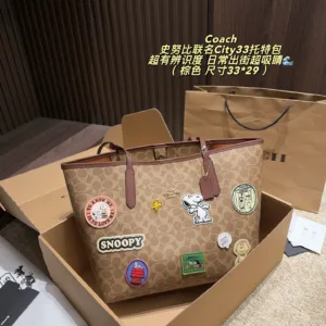 Coach x Peanuts Snoopy City 33 tote HandBags