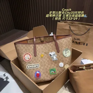 Coach x Peanuts Snoopy City 33 tote HandBags