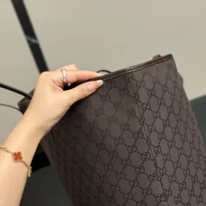 Gucci shopping tote hand bags