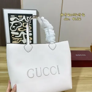 Gucci T331839 tote handbags