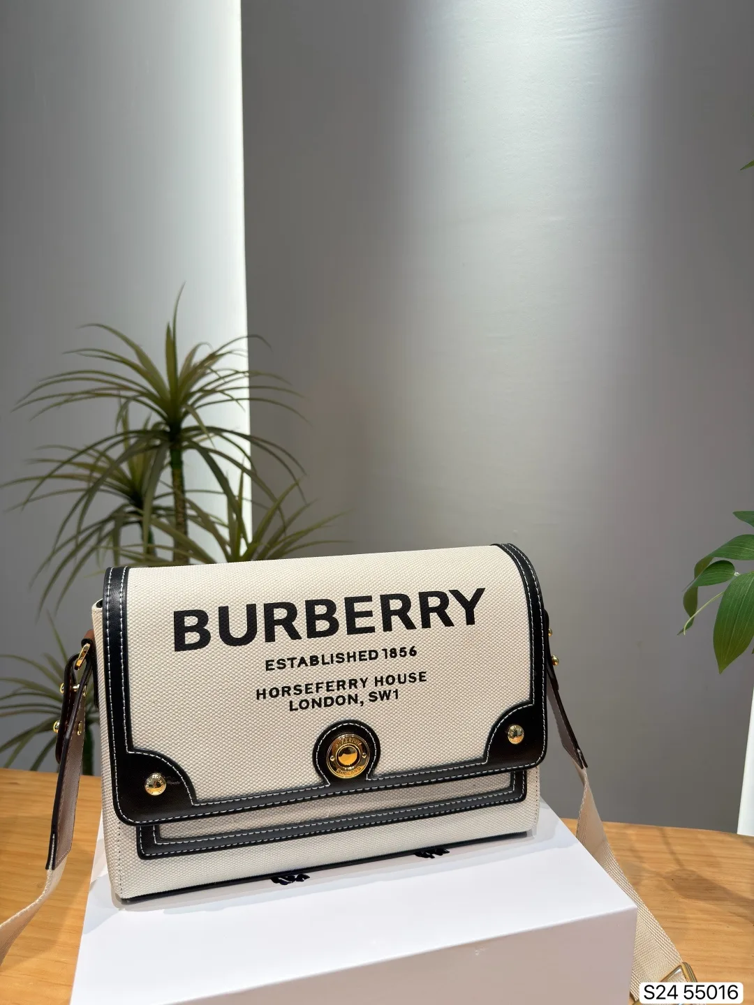 Burberry baguette handbag - Image 8