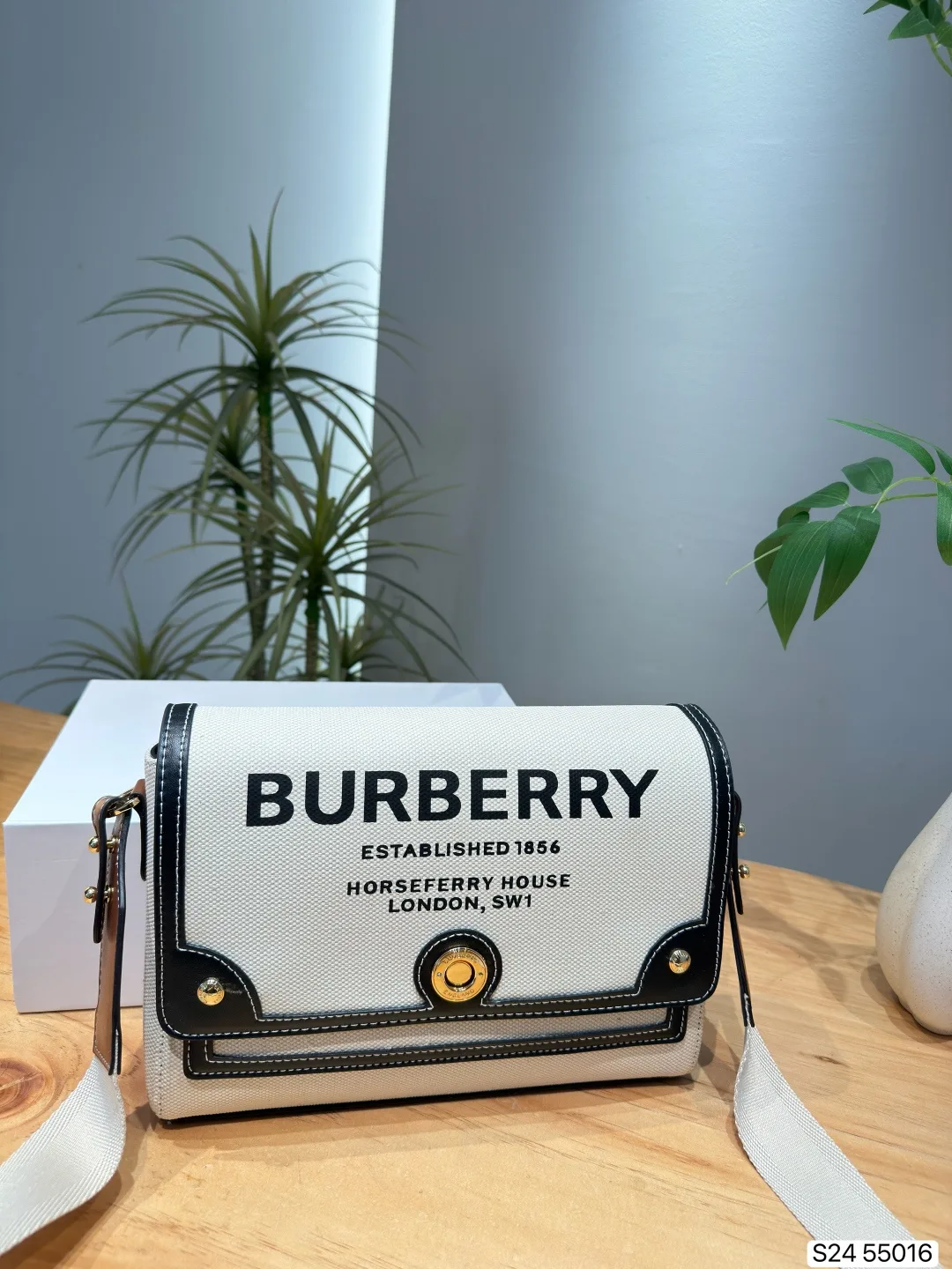 Burberry baguette handbag - Image 7