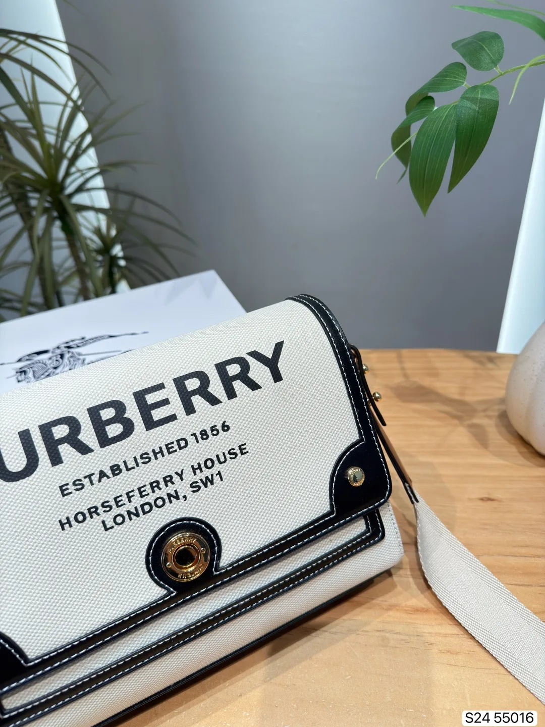Burberry baguette handbag - Image 6
