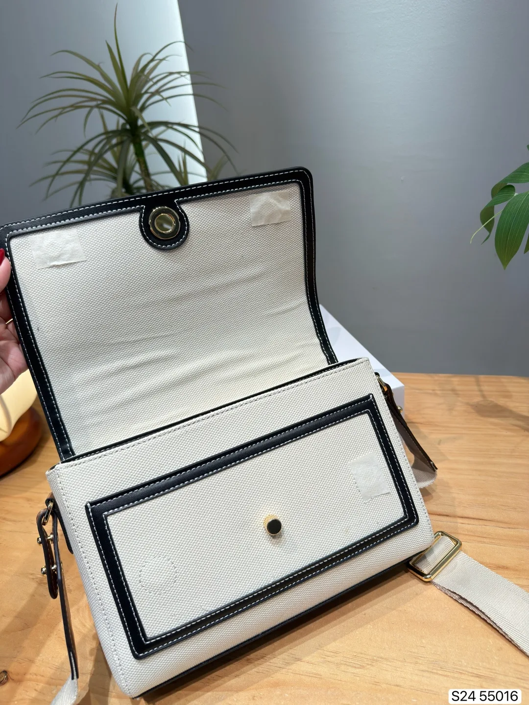 Burberry baguette handbag - Image 3