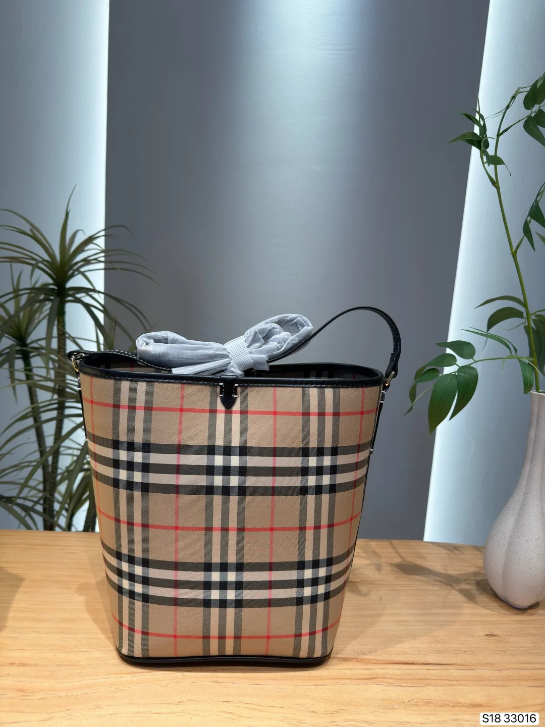 Burberry classic plaid bucket handbag - Image 9