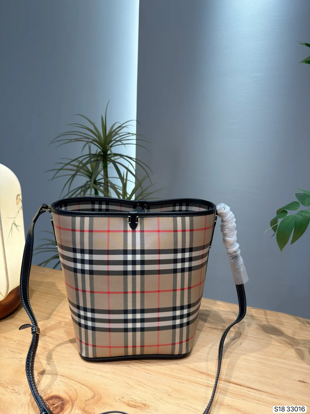 Burberry classic plaid bucket handbag - Image 8