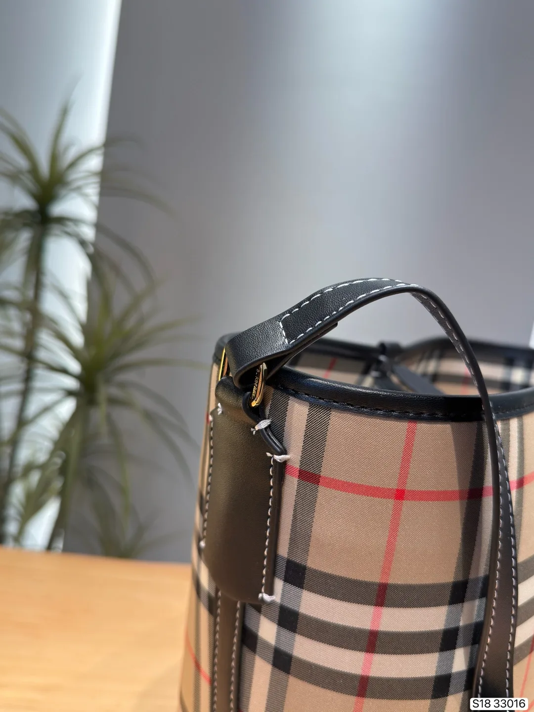 Burberry classic plaid bucket handbag - Image 4
