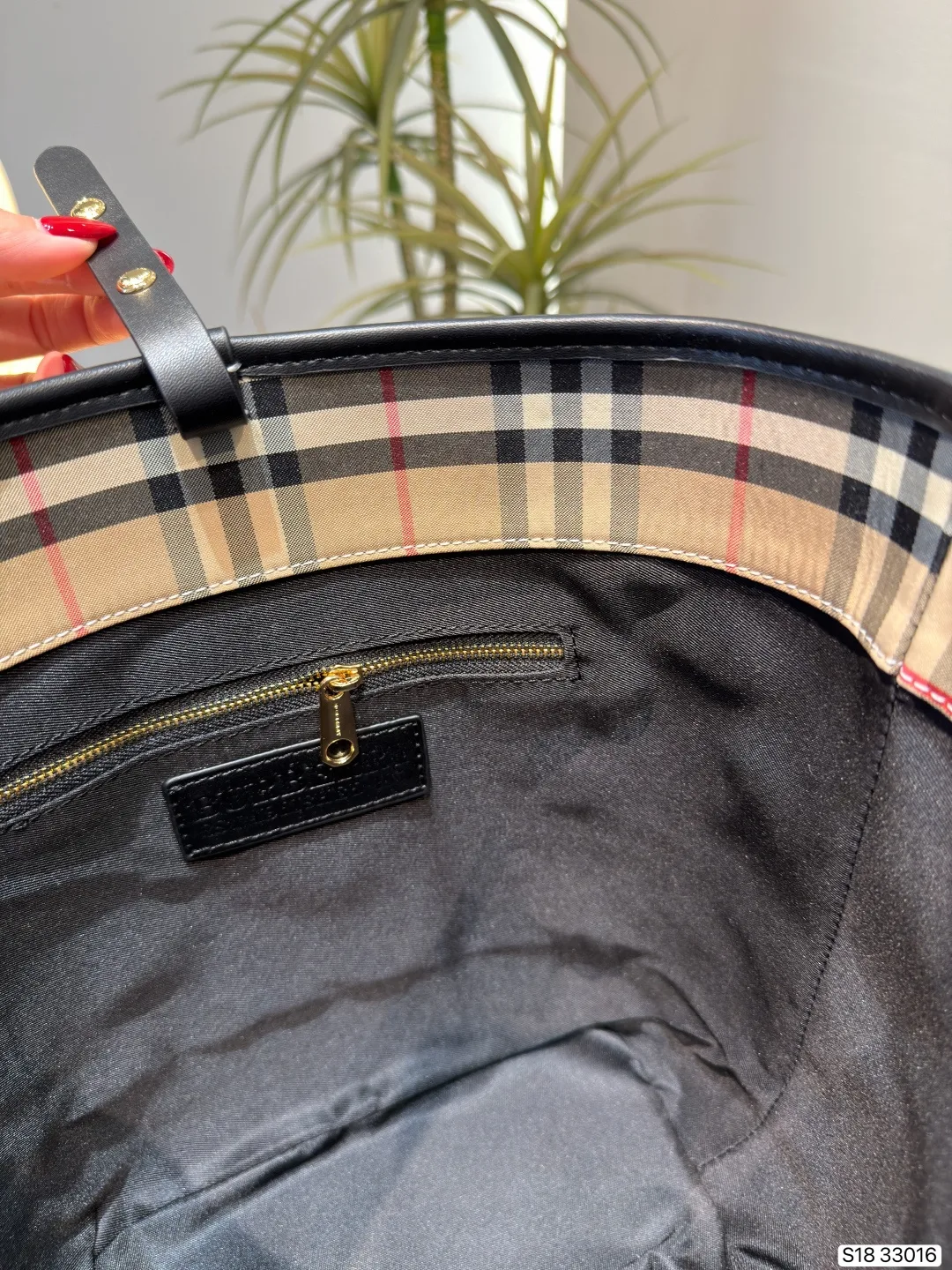 Burberry classic plaid bucket handbag - Image 3