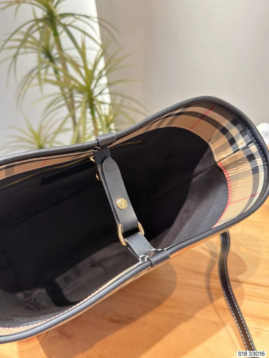 Burberry classic plaid bucket handbag - Image 2