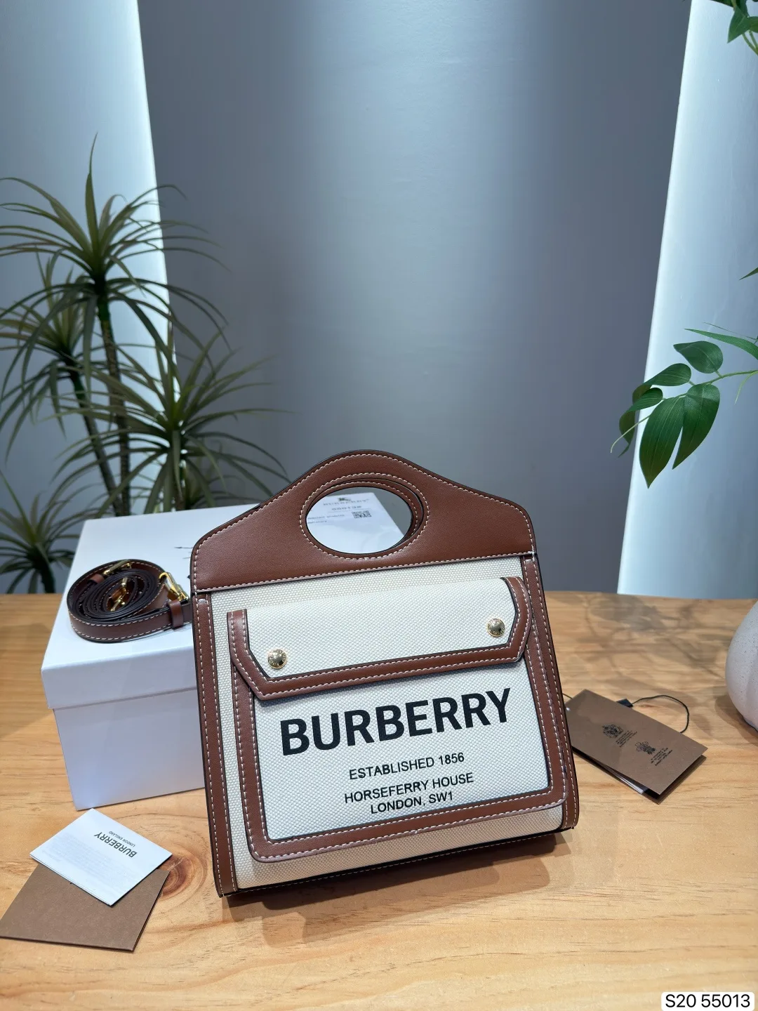 Burberry vintage mailman handbag