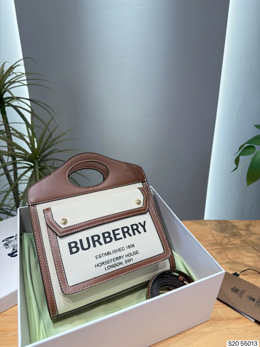 Burberry vintage mailman handbag - Image 9