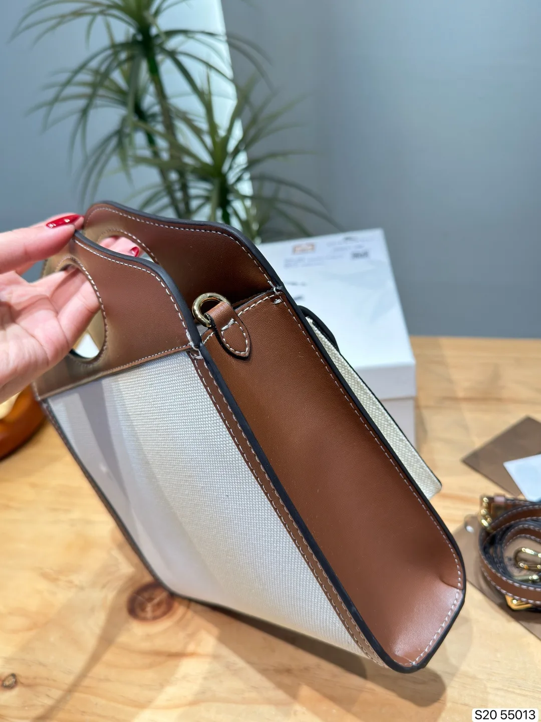 Burberry vintage mailman handbag - Image 6