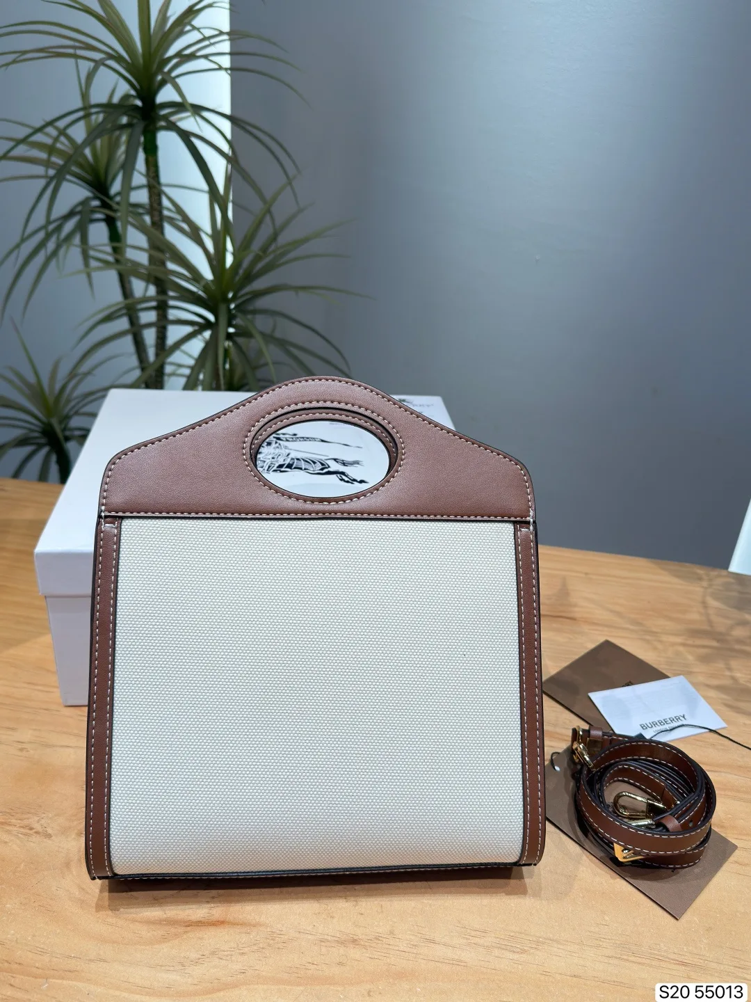 Burberry vintage mailman handbag - Image 5