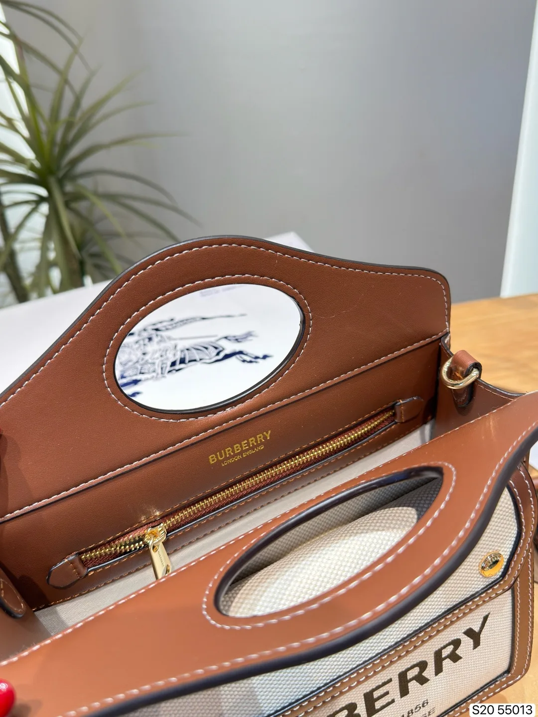 Burberry vintage mailman handbag - Image 3
