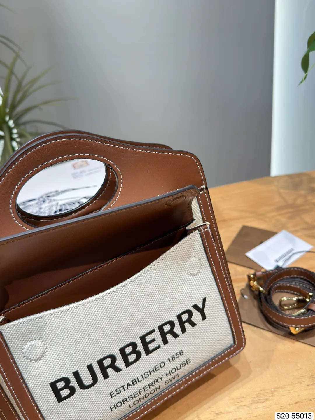 Burberry vintage mailman handbag - Image 2