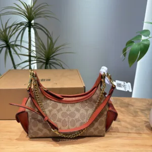 Coach Pocket Juliet retro buff motorcycle bag 26ss Hot tote Bag