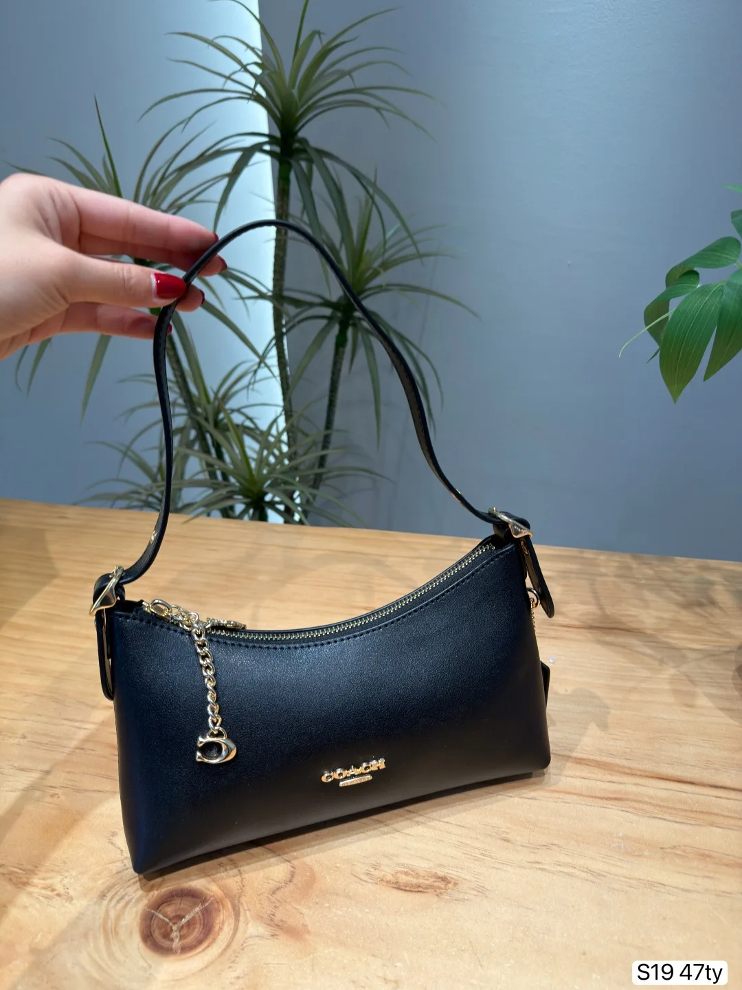 Coach spicy girl armpit HandBag - Image 3