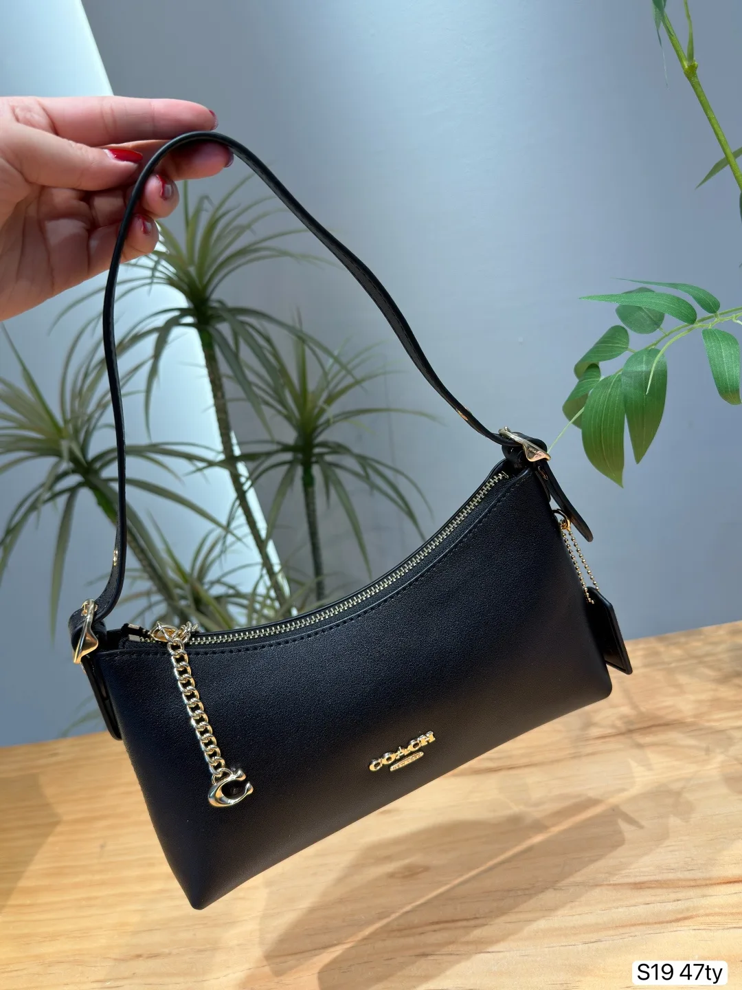 Coach spicy girl armpit HandBag - Image 4