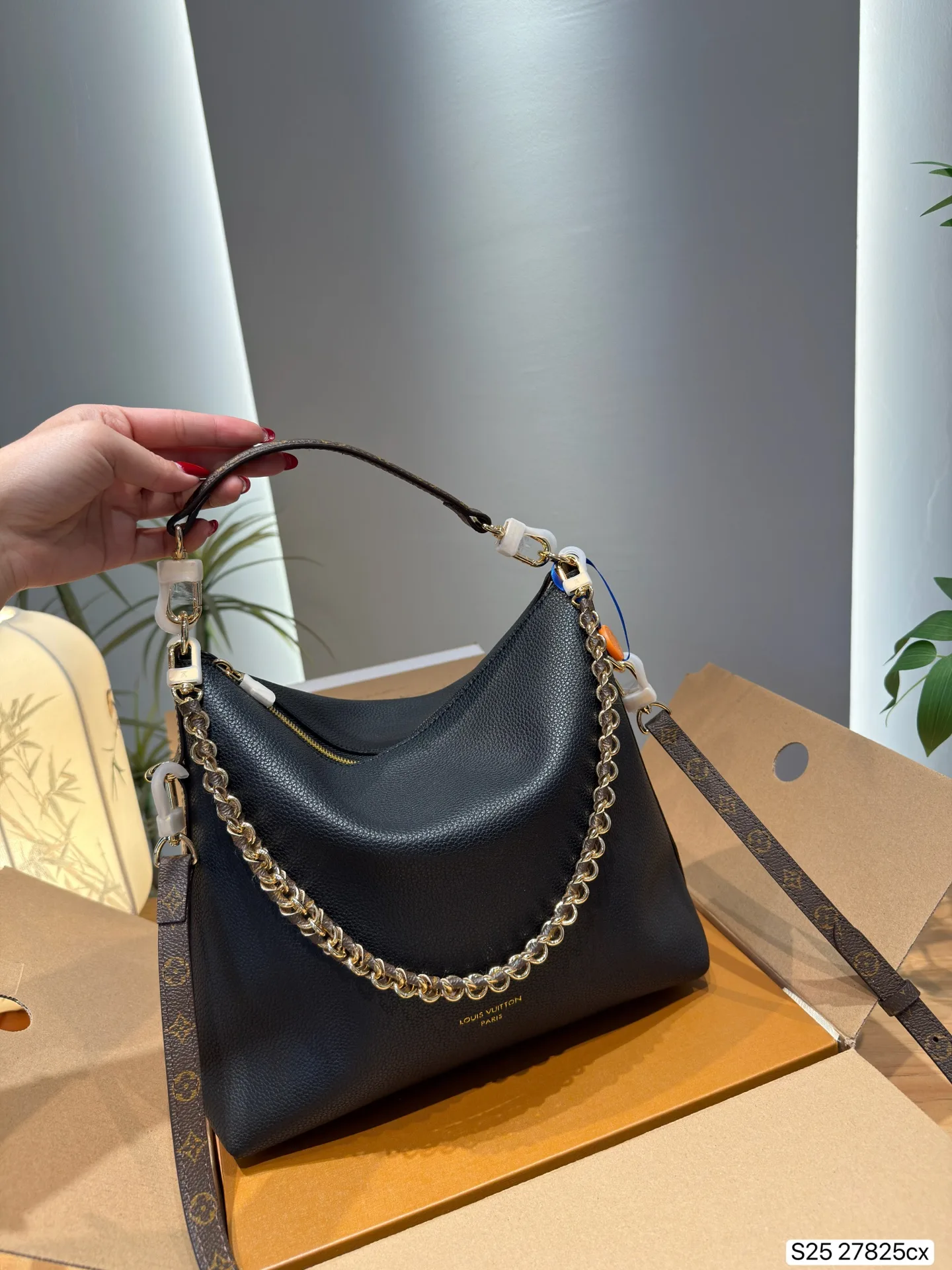 LV Multipass Tote Handbags - Image 2