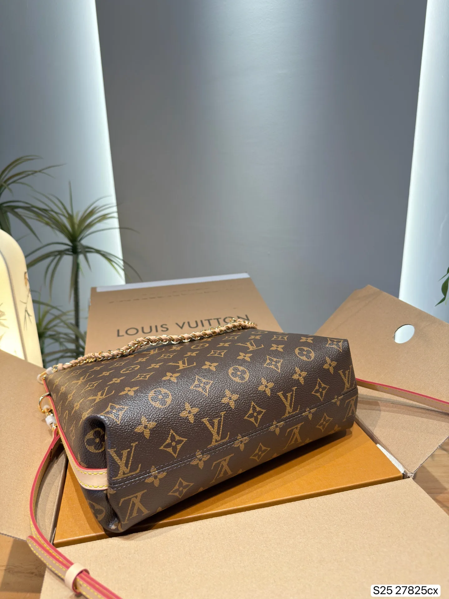 LV Multipass Tote Handbags - Image 8