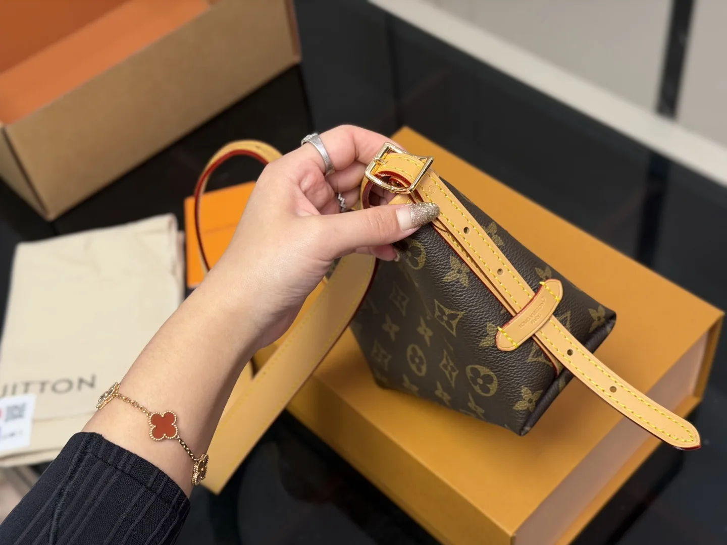 LV new nano carryall tote bags - Image 3