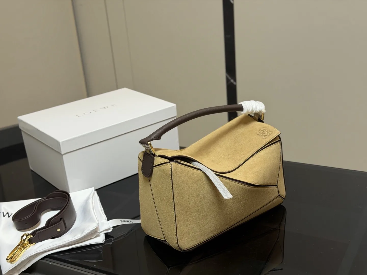 Loewe Puzzle suede geometric hand bag - Image 18