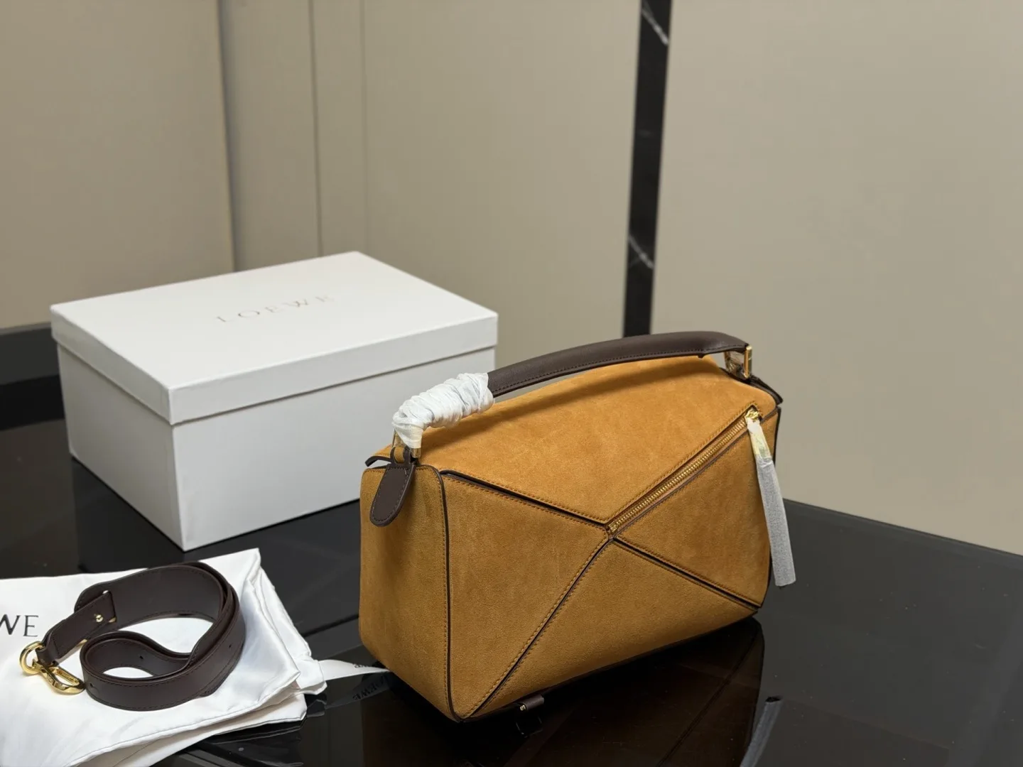 Loewe Puzzle suede geometric hand bag - Image 9