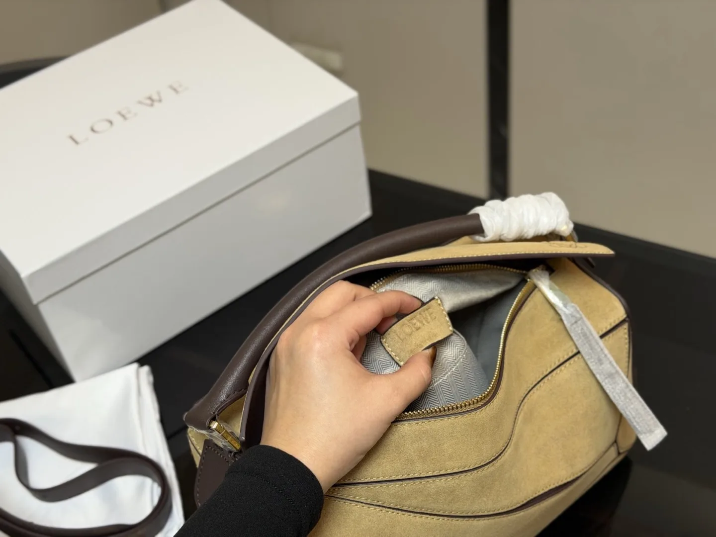 Loewe Puzzle suede geometric hand bag - Image 6