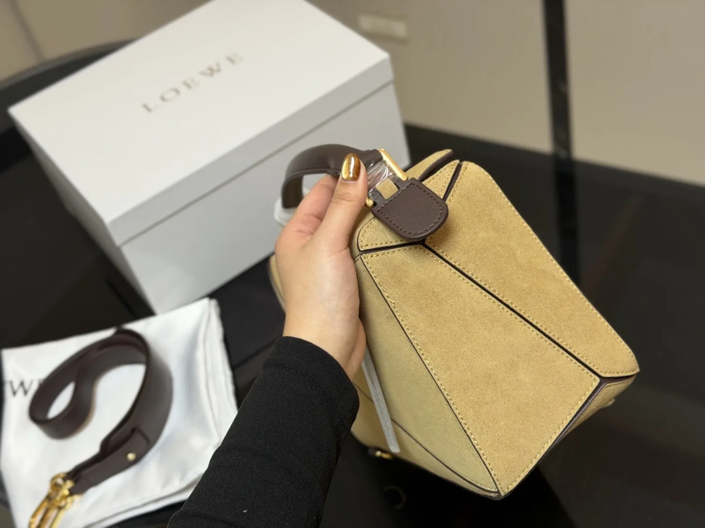 Loewe Puzzle suede geometric hand bag - Image 4