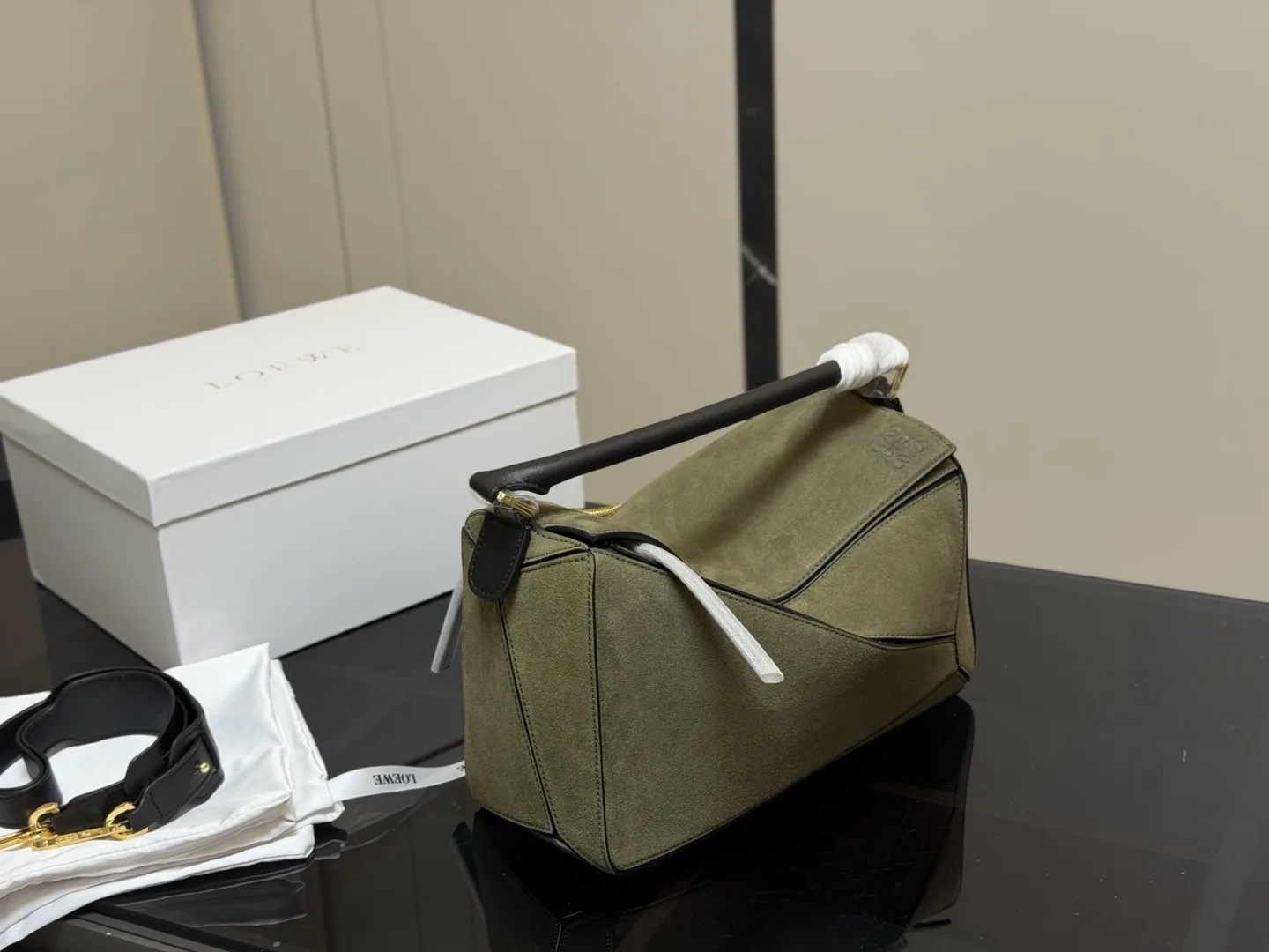 Loewe Puzzle suede geometric hand bag - Image 16