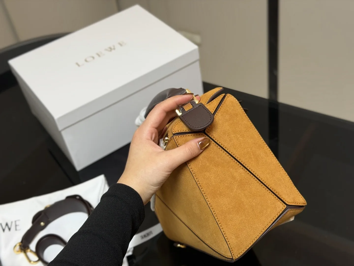 Loewe Puzzle suede geometric hand bag - Image 10