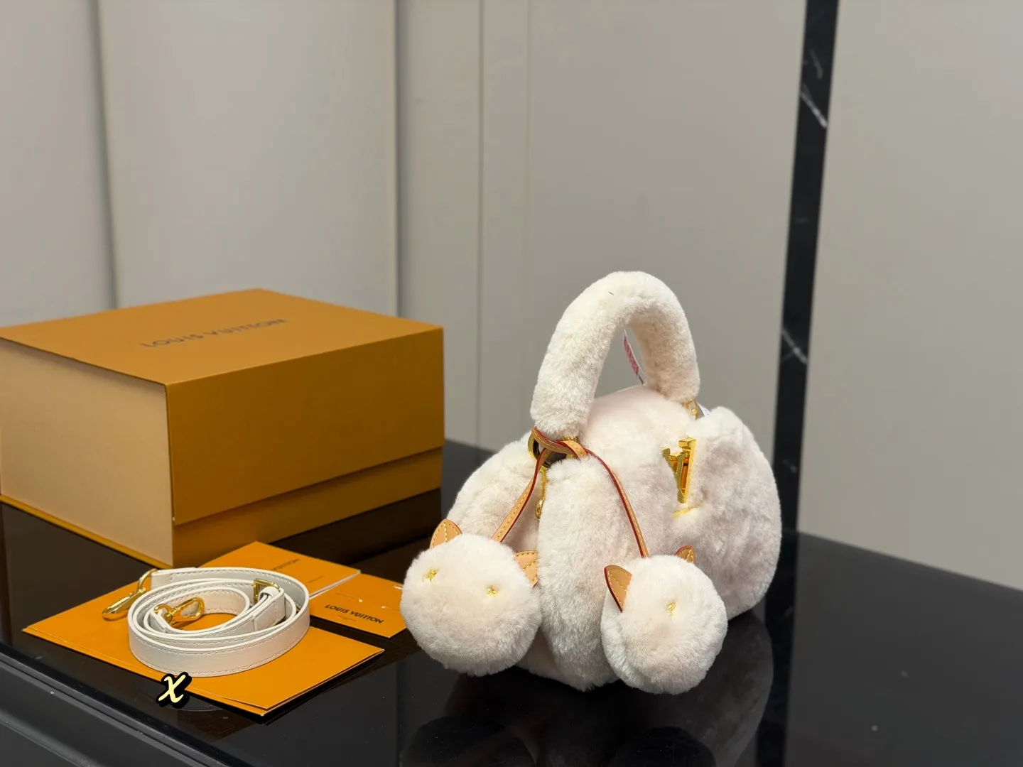 Lv Capucines Taurillon Tote Handbags