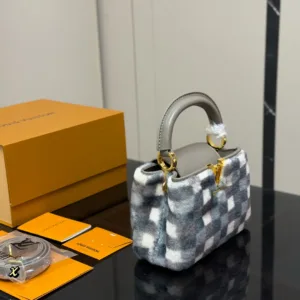 L&V Capucines Taurillon Tote Hand Bags