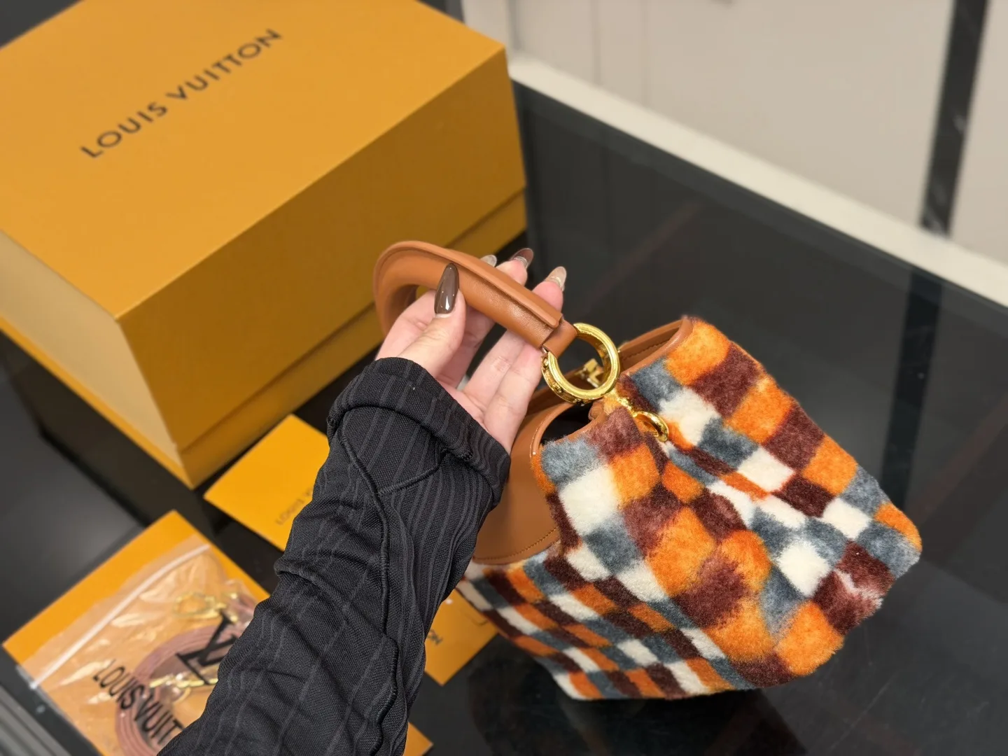L&V Capucines Taurillon Tote Hand Bags - Image 5
