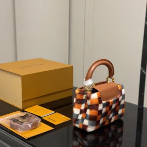 L&V Capucines Taurillon Tote Hand Bags