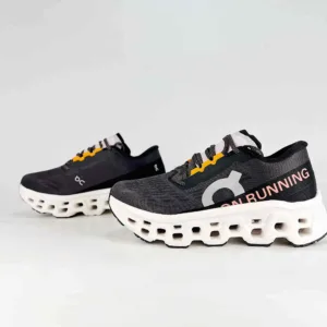 On cloudflyer Cloudmonster 3 Hyper Sneakers