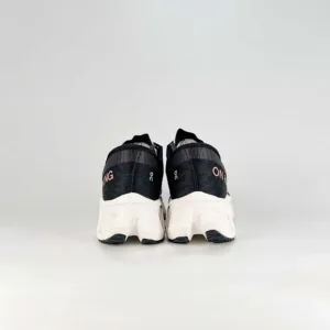 On cloudflyer Cloudmonster 3 Hyper Sneakers