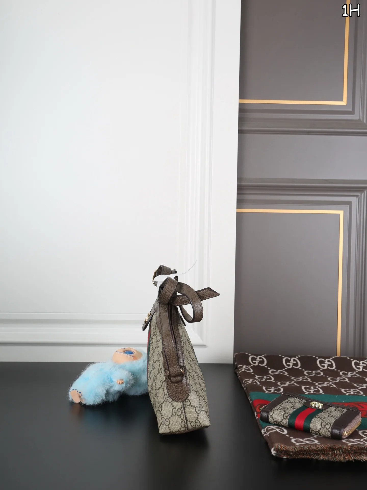 GUCCI Shell Bag Doll Pendant Scarf Wallet - Image 7