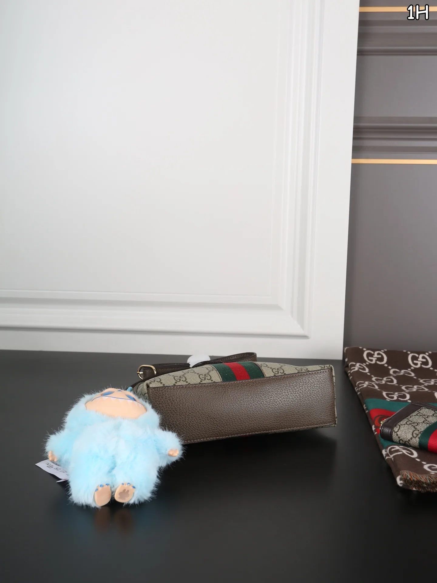 GUCCI Shell Bag Doll Pendant Scarf Wallet - Image 5