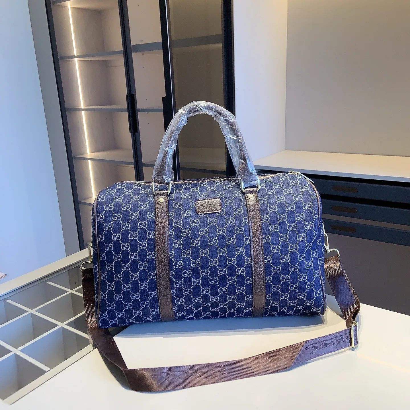 GUCCI travel bag scarf home wallet X868 combination - Image 8