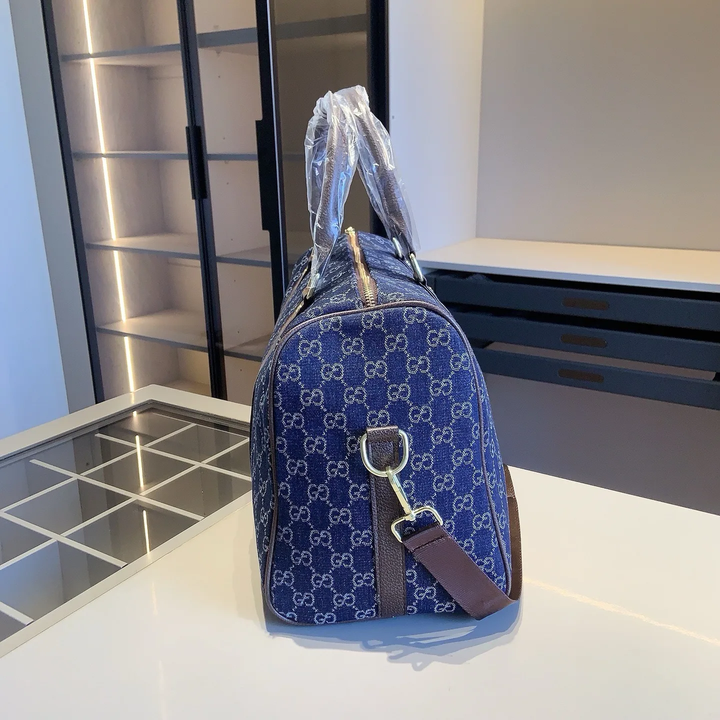 GUCCI travel bag scarf home wallet X868 combination - Image 7