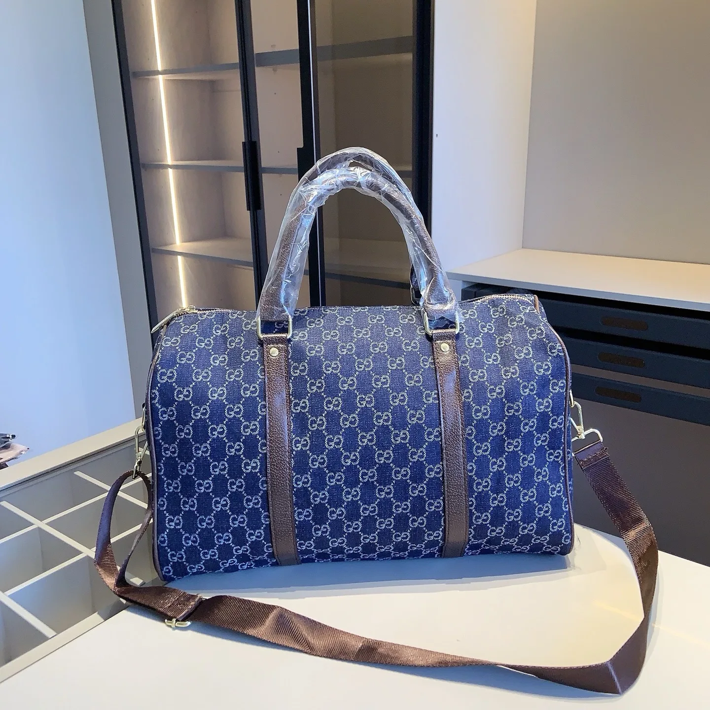 GUCCI travel bag scarf home wallet X868 combination - Image 6