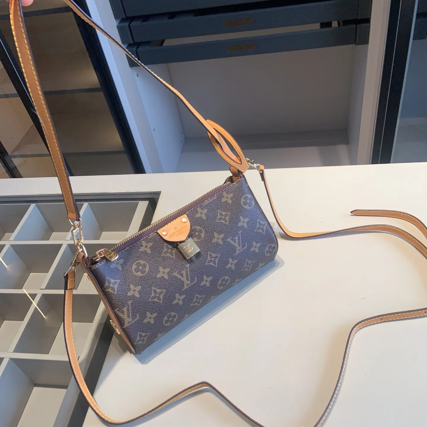 LV armpit crossbody bag wallet X975 Combination - Image 5