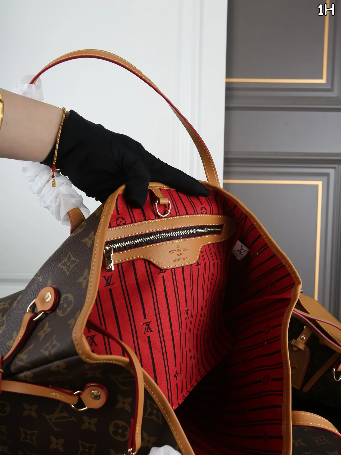 LV neverfull shopping bag carryall armpit bag wallet - Image 8