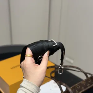 Lv Neverfull Medium Shopping Bag