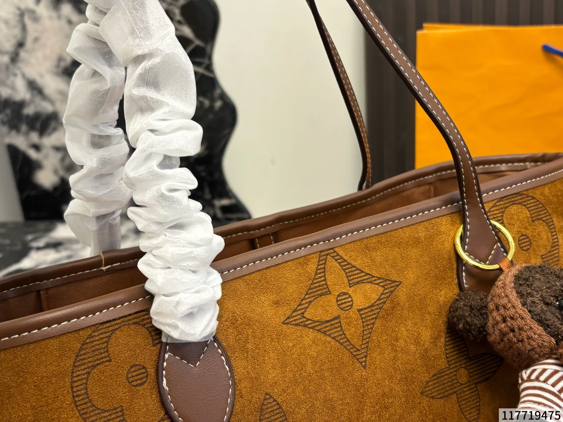 Lv Neverfull classic entry-level shopping bag - Image 14