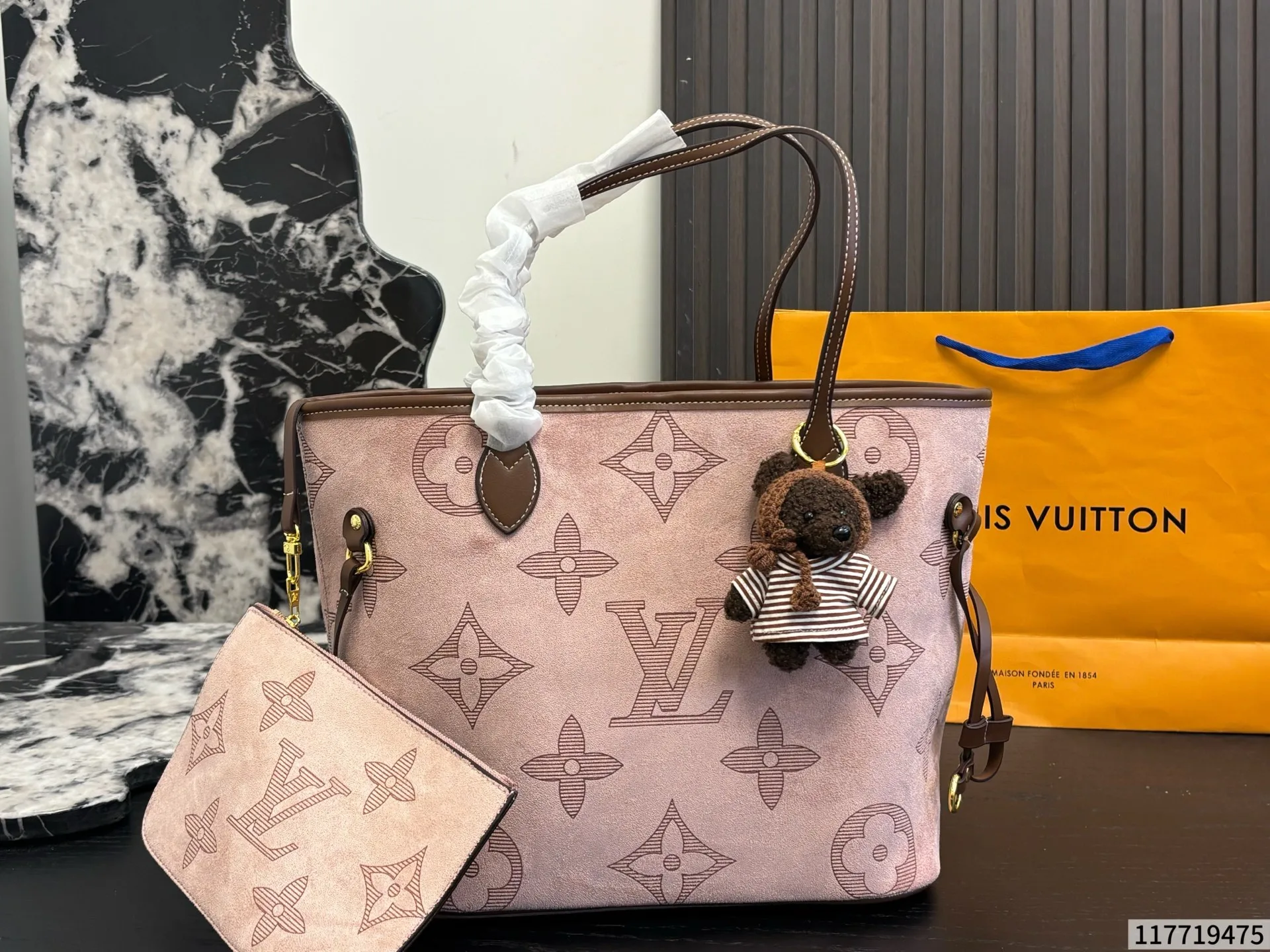 Lv Neverfull classic entry-level shopping bag - Image 5